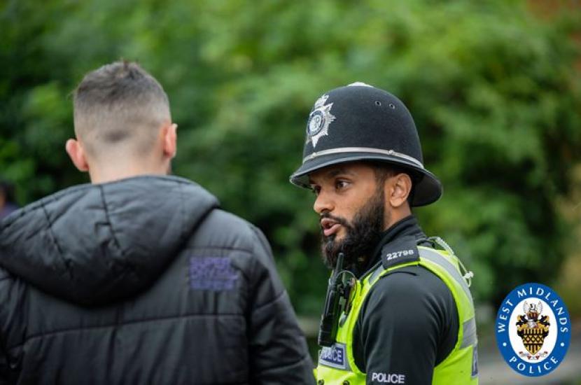 Polisi di West Midlands berusaha keras menghilangkan serangkaian laporan palsu dan rumor, yang berkaitan dengan insiden antara Hindu dan Muslim.