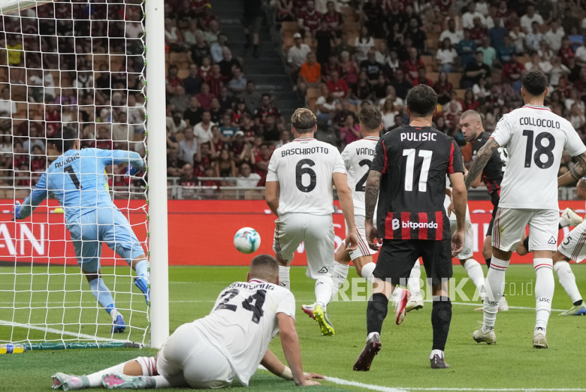 Emil Audero membuat empat saves saat membawa Cremonese mengalahkan AC Milan 2-1 di San Siro