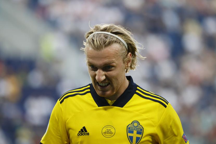 Emil Forsberg dari Swedia bereaksi selama pertandingan sepak bola babak penyisihan grup E UEFA EURO 2020 antara Swedia dan Polandia di St.Petersburg, Rusia, 23 Juni 2021.