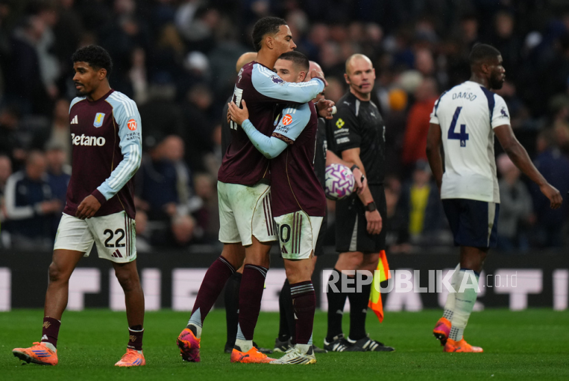 Villa Buat Comeback Sensasional, Buendia Jadi Pahlawan di Kandang Tottenham