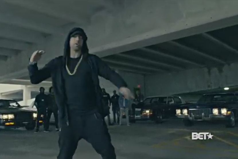 Eminem dalam video untuk Bet Hip Hop Awards. 