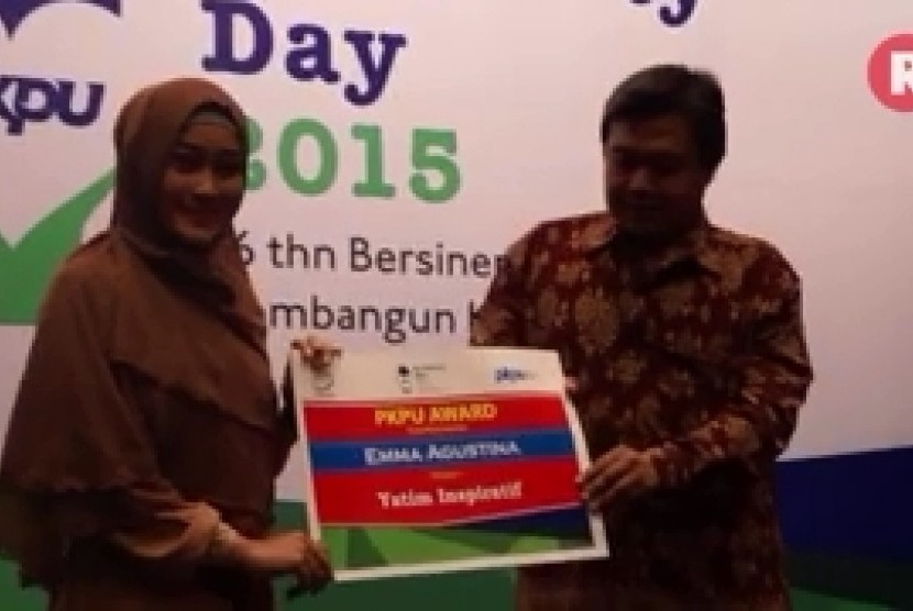 Emma Agustina, Anak Yatim Berprestasi Binaan PKPU.