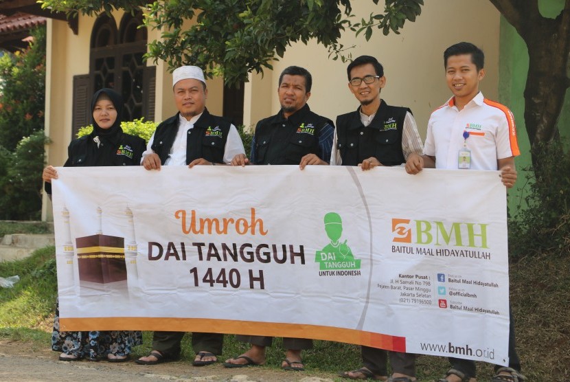 Empat dai tangguh yang diberangkatkan umrah oleh Laznas BMH.