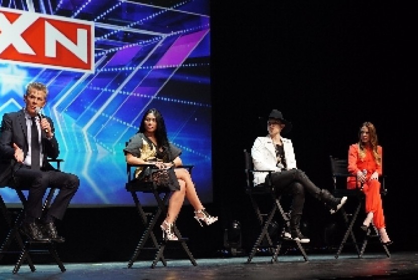 Empat juri 'Asia's Got Talent' (kiri-kanan) David Foster, Anggun C Sasmi, Van Ness dan Melanie C saat tampil bersama pada peresmian 'Asia's Got Talent' .