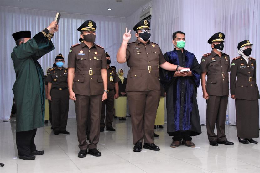 Empat Kepala Kejaksaan Negeri di Jawa Barat dilantik.