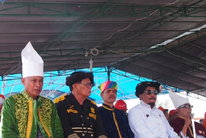 Empat Kesultanan Maluku Utara saat menghadiri penutupan Festival Teluk Jailolo 2016