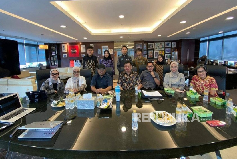 Empat mahasiswa Universitas Nusa Mandiri (UNM) menampilkan ide bisnis inovatif di hadapan Yayasan Indonesia Setara, dalam kegiatan BOOST 2025 (Building, Optimized, Outcomes through Skills & Training).