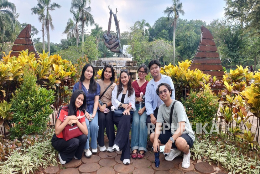 Dalami Keanekaragaman Hayati, UBSI Ajak Mahasiswa UNP Telusuri Ragam Satwa Indonesia di Ragunan