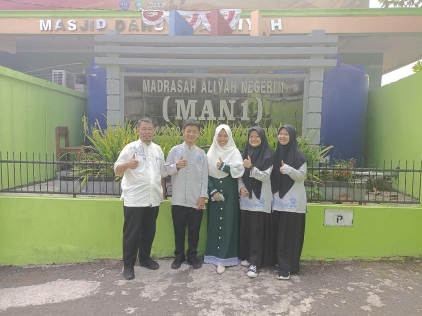 Empat orang pelajar Madrasah Aliyah Negeri (MAN) 1 Kota Sukabumi meraih prestasi terbaik dalam ajang Olimpiade Siswa Prestasi Akademik Nasional (OSPAN) 2022