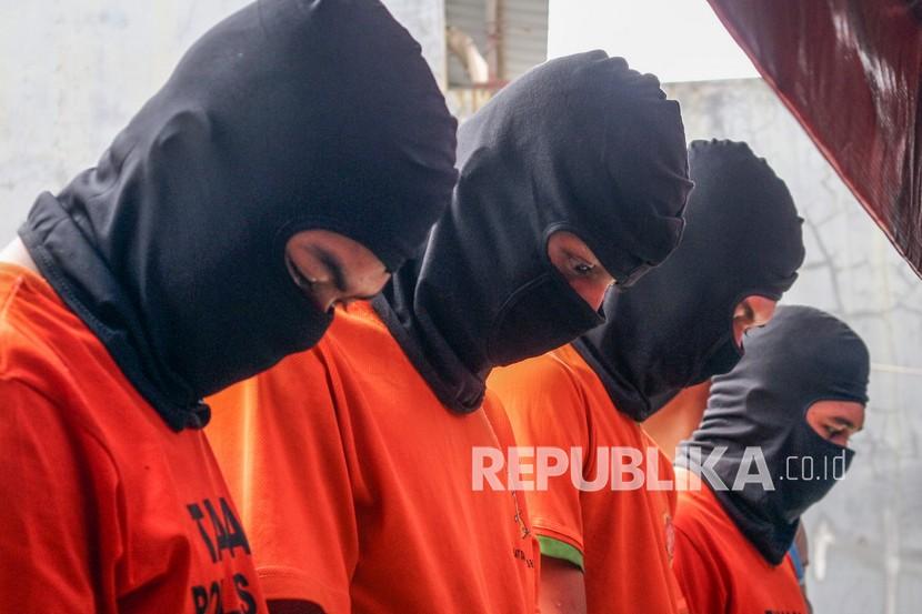 Penangkapan remaja, ilustrasi. Tim Patroli Perintis Presisi Polres Metro Jakarta Barat kembali menangkap sekelompok pemuda kedapatan diduga hendak melakukan tawuran.
