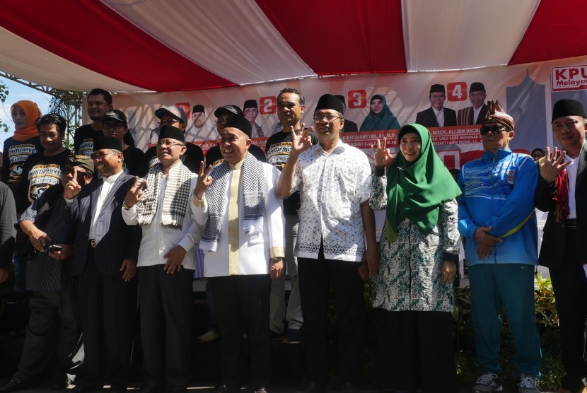 Empat Pasangan Calon Gubernur dan Wakil Gubernur NTB Menghadiri Deklarasi Kampanye Damai dan Berintegritas di depan Kantor KPU NTB, di Kota Mataram, Ahad (18/2)