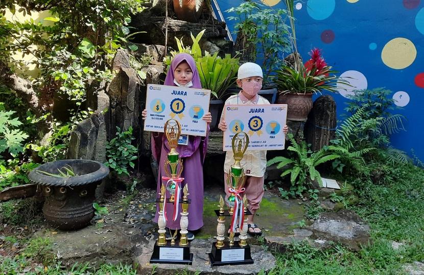 Empat siswa sekolah Al Wildan Islamic School 2 Bekasi meraih juara di beberapa ajang Musabaqah Quran.