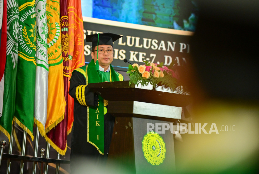 Endang Tirtana, wisudawan terbaik program doktor Fakultas Ilmu Sosial dan Politik Universitas Muhammadiyah Jakarta (FISIP UMJ)