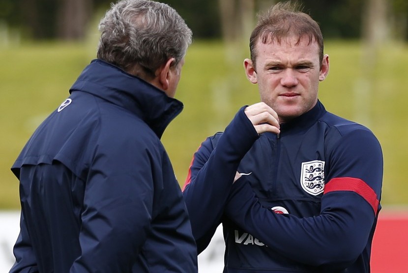 England's manager Hodgson speaks to Rooney during a soccer training session at the St George's Park training complex near Burton Upon Trent