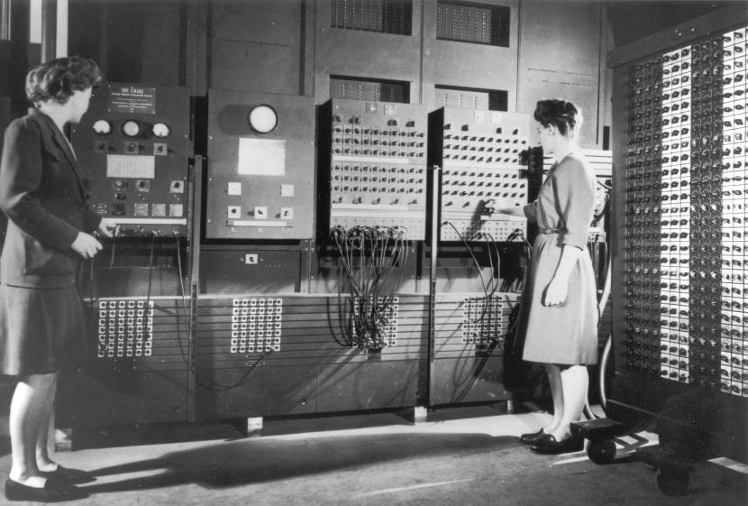 ENIAC, mesin komputasi pertama di dunia.