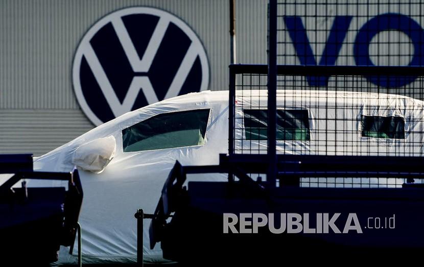 Volkswagen, merupakan salah satu pabrikan yang terdampak kekurangan pasokan semikonduktor.