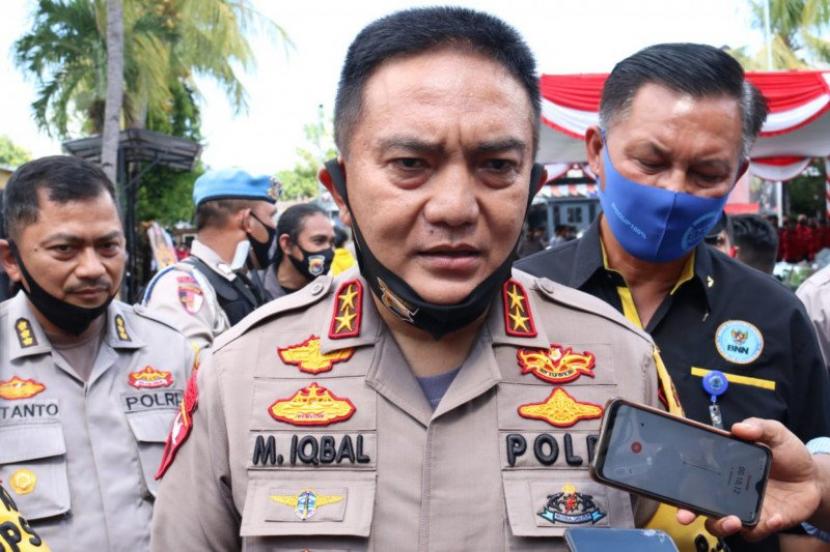 Irjen Mohammad Iqbal menggelar perpisahan dengan penggantinya Irjen Djoko Poerwanto di Markas Polda NTB, Kota Mataram, Kamis (30/12). Iqbal akan menjabat sebagai Kapolda Riau.