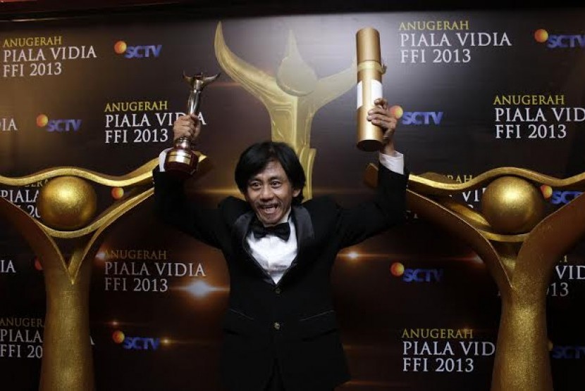Epy Kusnandar saat menerima penghargaan Pemeran Utama Pria Terbaik di ajang Piala Vidia FFI 2013, Rabu (27/11) malam di Teater Tanah Airku, TMII, Jakarta