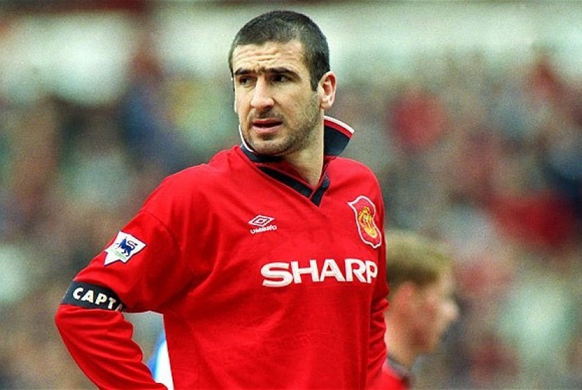 Eric Cantona saat masih berkostum Manchester United.