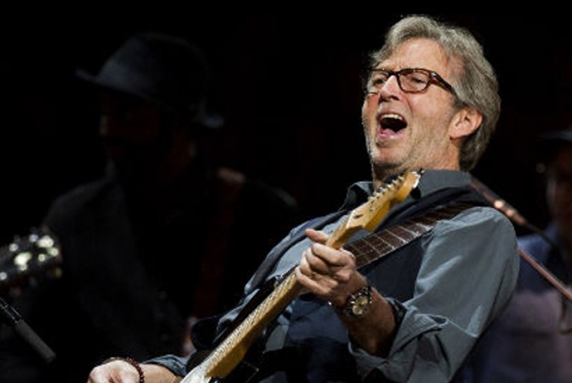 CD bajakan Eric Clapton dijual secara daring oleh seorang wanita di Jerman (Foto: Eric Clapton)
