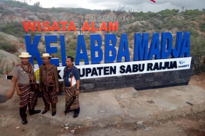 Wisata alam di Kabupaten Sabu Raijua, Provinsi Nusa Tenggara Timur (NTT). 