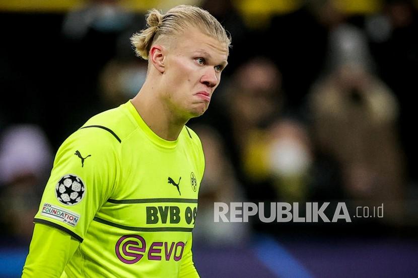 Striker Borussia Dortmund, Erling Haaland. Manchester United dikabarkan keluar dari persaingan mengejar Erling Haaland pada bursa transfer 2022.