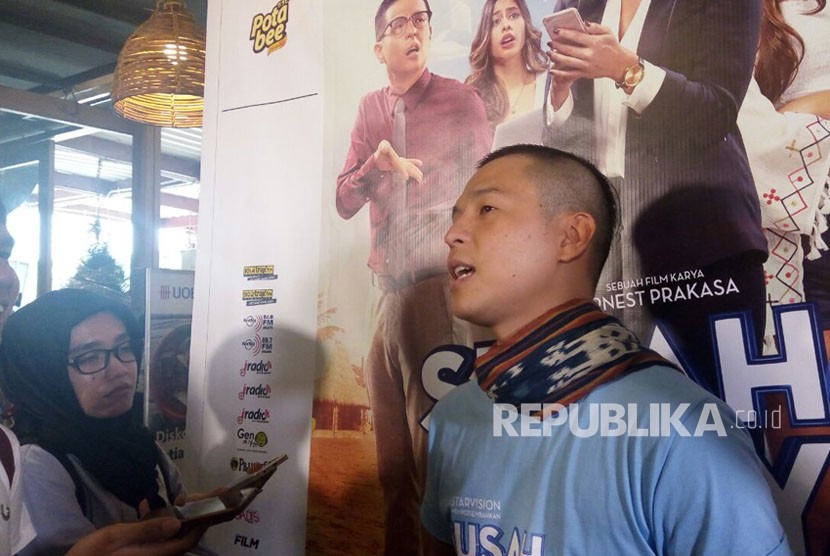 Ernest Prakasa dalam acara perilisan trailer film Susah Sinyal di Jakarta, Rabu (5/12). 