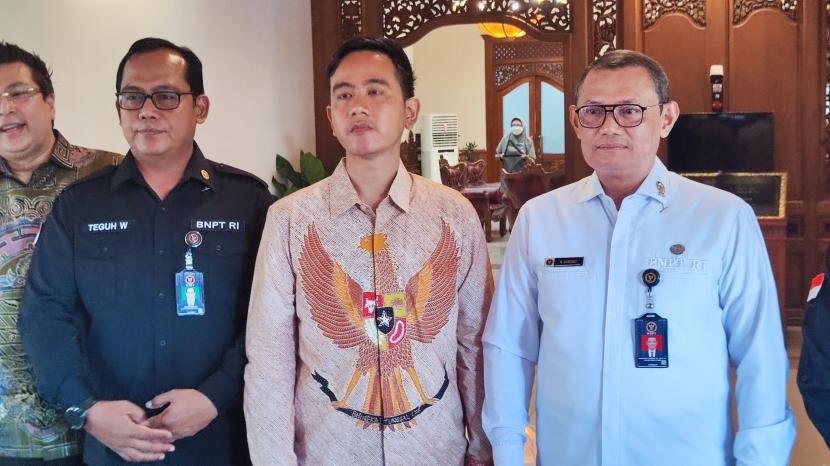 ertemuan antara Wali Kota Solo Gibran Rakabuming dengan Sekretaris Utama BNPT RI Bangbang Surono di Balai Kota Solo.