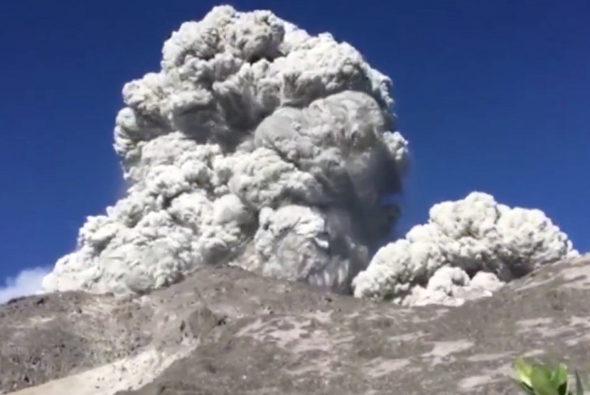 Erupsi Freatik Gunung Merapi