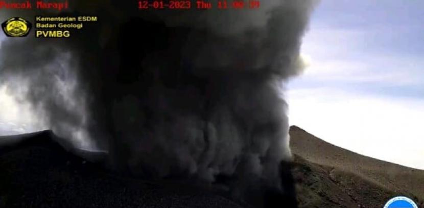 Erupsi Gunung Marapi, Kamis (12/1/2023) tepatnya pukul 10:58 WIB erupsi Marapi mencatatkan tinggi kolom abu 1.000 m di atas puncak atau  3.891 m di atas permukaan laut 