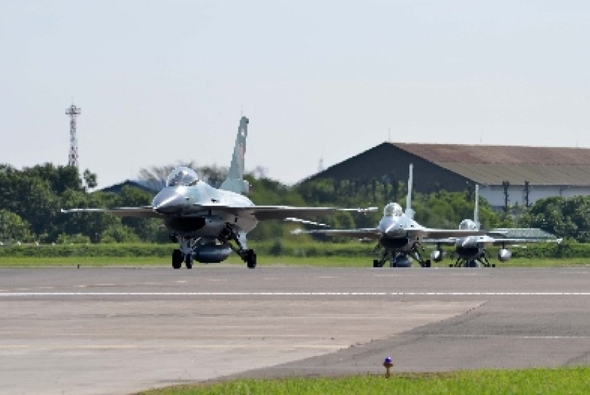 F-16 fighter jet lands at Iswahjudi Airbase, Magetan, East Java.