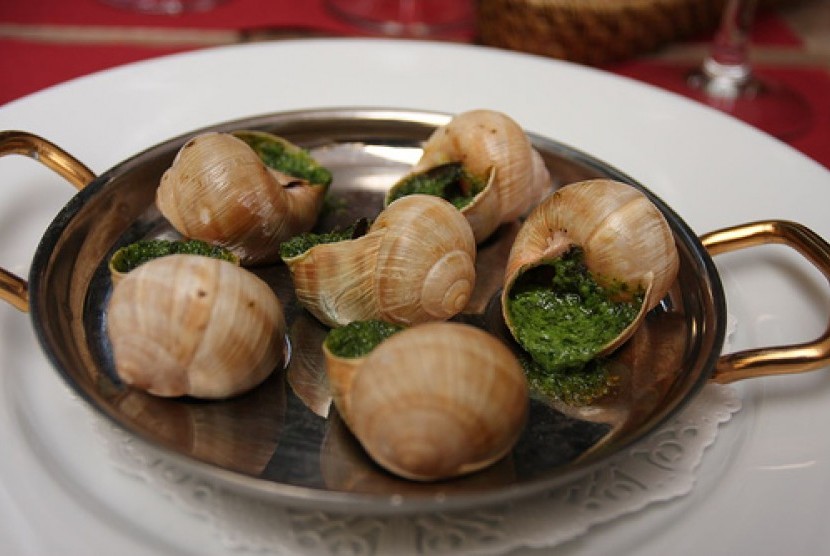 Escargot, salah satu menu khas Prancis.  Muslim perlu menghindari menyantap ini, lantaran escargot merupakan hidangan yang terbuat dari bekicot. 