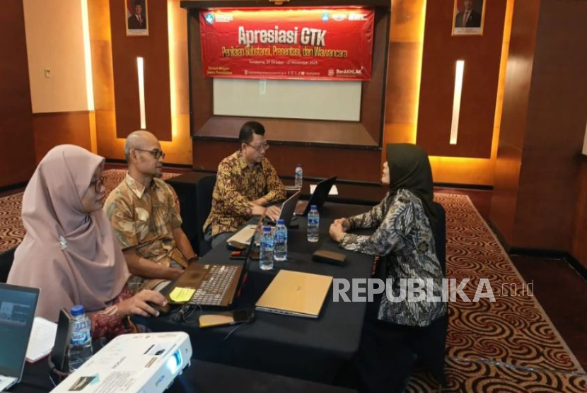 Eva Argarini Pratama, Ketua Program Studi Sistem Informasi dan Dosen Universitas Bina Sarana Informatika (UBSI) kampus Purwokerto menjadi juri dalam Apresiasi dan Penghargaan Guru dan Tenaga Kependidikan (GTK) tahun 2025 tingkat Provinsi Jawa Tengah