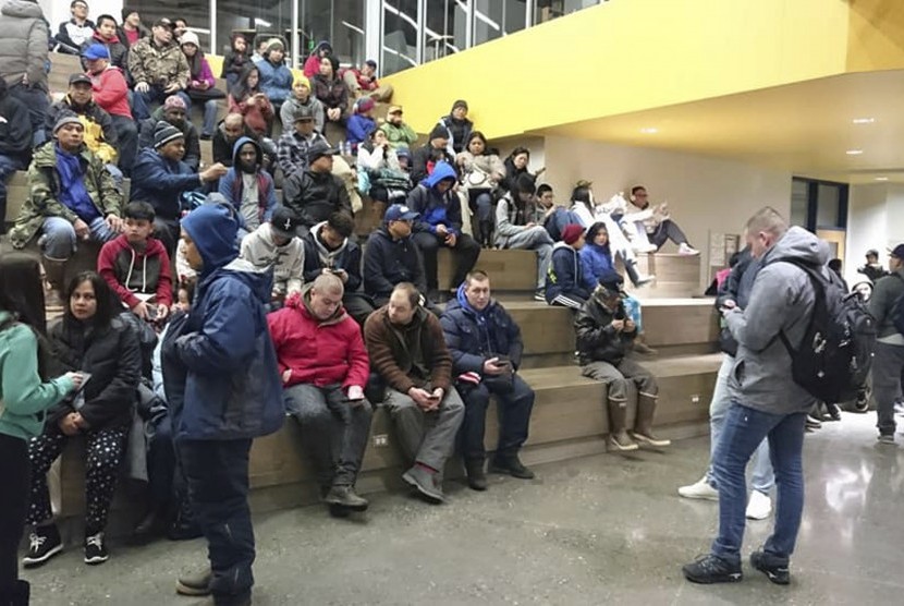 Evacuees gather at Kodiak High School in Kodiak, Alaska, Tuesday, Jan 23, 2018, after an earthquake and tsunami alert. 