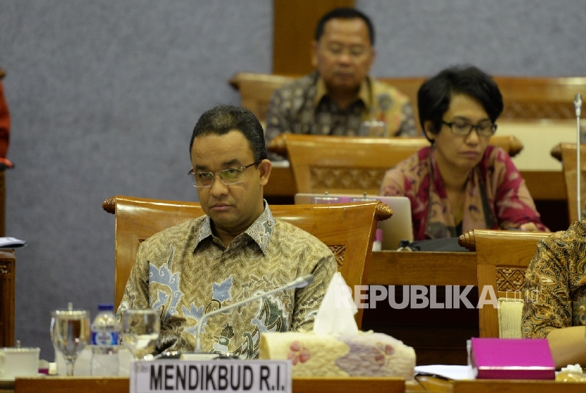 Evaluasi Ujian Nasional. Menteri Pendidikan dan Kebudayaan Anies Baswedan mengikuti rapat kerja bersama Komisi X DPR RI di Komplek Parlemen Senayan, Jakarta, Rabu (25/5). (Republika/Wihdan)