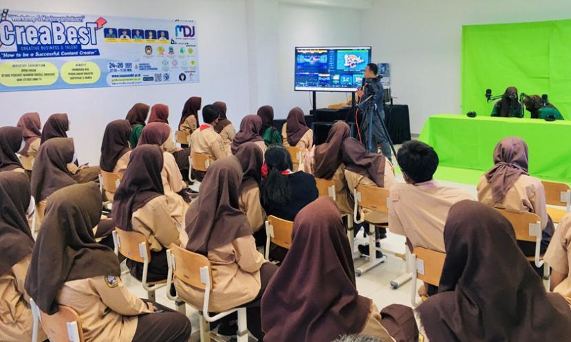 Event CreaBesT (Creative Business and Talent) yang sukses dilangsungkan oleh perusahaan StarUp Mandiri Digital Universe (MDU) bekerja sama dengan Universitas Nusa Mandiri (UNM) menuai pujian dari peserta yang terdiri dari siswa/i SMK.