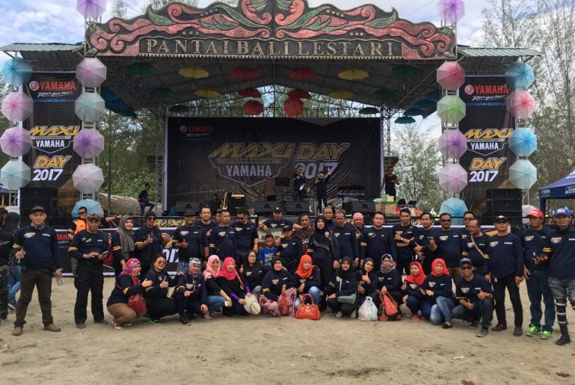 Event gathering komunitas dan pengguna MAXI Yamaha itu dipusatkan di Pantai Bali Lestari, Medan, Ahad (7/5).