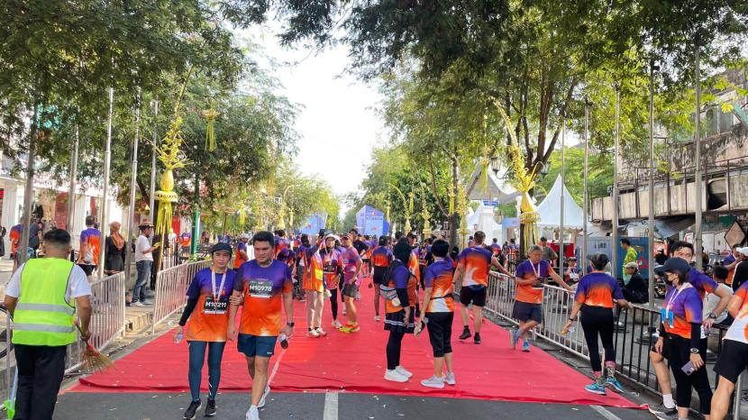 Event Malioboro Run 2024 yang diselenggarakan oleh BPD DIY di Jalan Malioboro, Yogyakarta, Ahad (6/10/2024) 