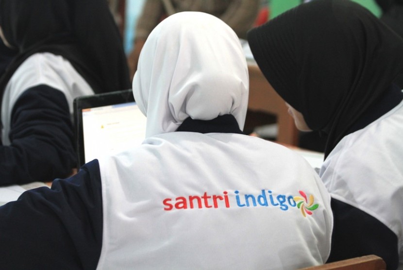 Event Santri Indigo adalah kegiatan pelatihan yang diperuntukkan bagi para santri perwakilan berbagai pesantren terpilih, di mana mereka memperoleh keterampilan khusus seputar ilmu pengetahuan dan teknologi. (Fotografer: Adjie Sambogo/Republika)