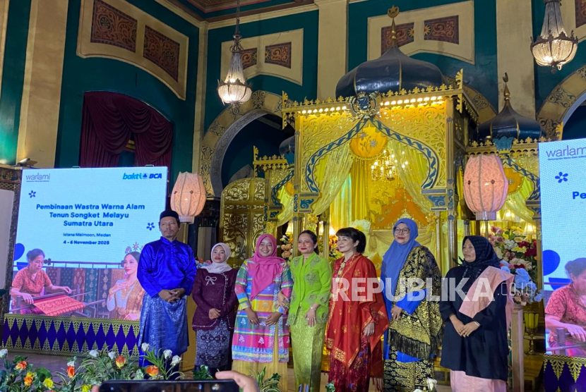 32 Penenun Songket Medan Ikuti Pelatihan Wastra Warna Alam dari Bakti BCA