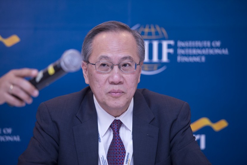 Executive Managing Director IIF Hung Tran memberi keterangan pers dalam 2015 Institute of International Finance (IIF) Asian Summit di Jakarta, Kamis (7/5).  (ANTARA/Rosa Panggabean)