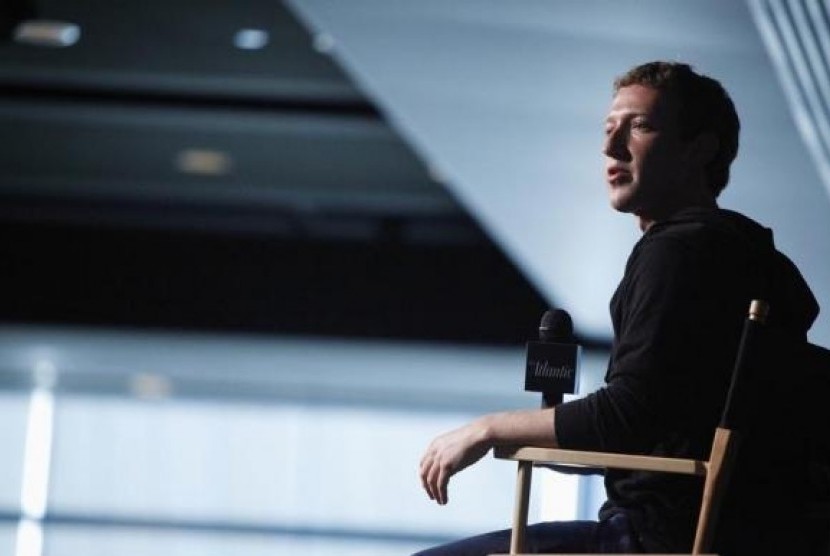 Facebook CEO Mark Zuckerberg sits for audience questions in an onstage interview for the Atlantic Magazine in Washington, September 18, 2013.