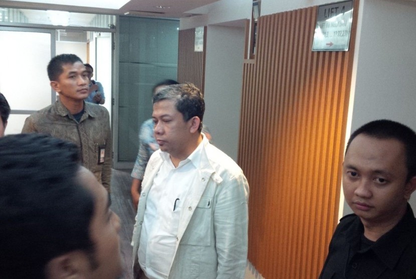 Fahri Hamzah saat menemui penyidik KPK