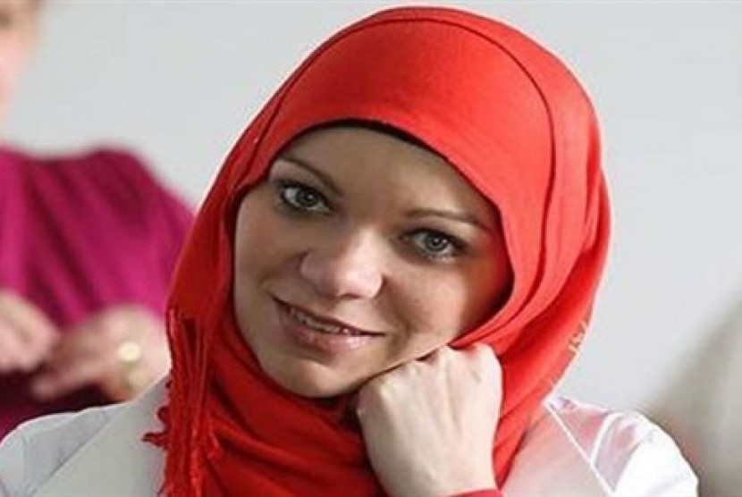 Faila Pasic Bisic, Muslimah Slovenia.