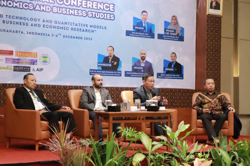  Fakultas Ekonomi dan Bisnis (FEB) UMS menggelar International Conference on Economic and Business Study (ICOEBS).
