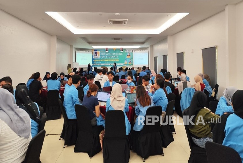 Fakultas Ekonomi dan Bisnis (FEB) Universitas Nusa Mandiri (UNM), yang dikenal sebagai Kampus Digital Bisnis, sukses menyelenggarakan Bootcamp bertajuk Growth Hacking for Students: Powerful Digital Marketing Techniques.