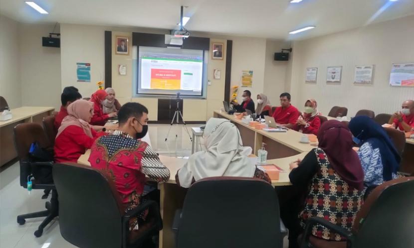  Fakultas Ekonomi dan Bisnis (FEB) Universitas Nusa Mandiri (UNM) mengunjungi Fakultas Ekonomi dan Bisnis (FEB) Telkom University Bandung, pada Kamis (14/7/2022), dalam rangka kegiatan studi banding.