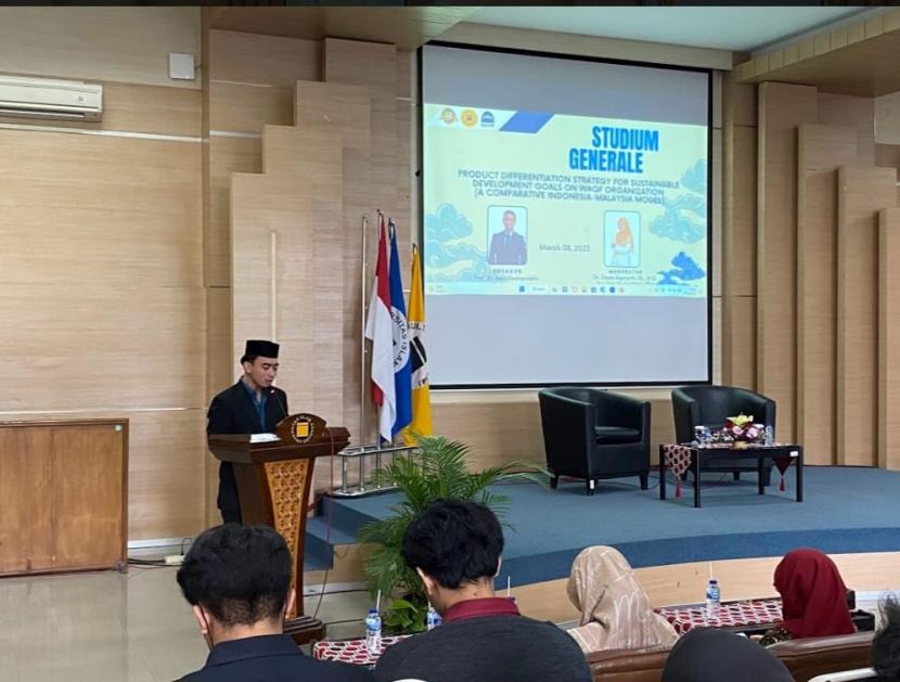 Fakultas Ekonomi dan Bisnis Unisversitas Islam Bandung (FEB Unisba) menggelar Studium Generale bertajuk ‘Product Differentiation Strategy for Sustainable Development Goals on Waqf Organization (A Comparative Malaysia-Indonesia Model)’.