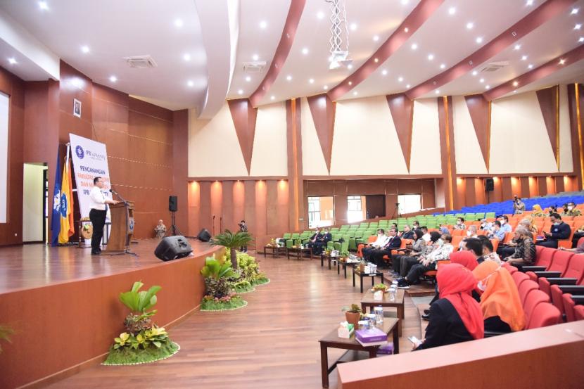  Fakultas Ekonomi dan Manajemen (FEM) IPB University menggelar kegiatan Pencanangan Zona Integritas menuju Wilayah Bebas Korupsi (ZI WBK) IPB University, di Auditorium FEM Kampus IPB Dramaga, Bogor, Rabu  (29/6/2022).