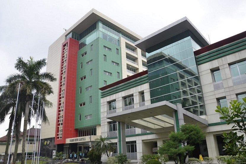 Fakultas Ekonomi Universitas Negeri Jakarta (FE UNJ) membuka penerimaan mahasiswa baru program magister (S2) akuntansi untuk tahun akademik 2023/2024 pada 2023 ini. Perkuliahan semester ganjilnya akan dimulai pada akhir Agustus mendatang setelah proses pendaftaran dan seleksi selesai dilakukan.